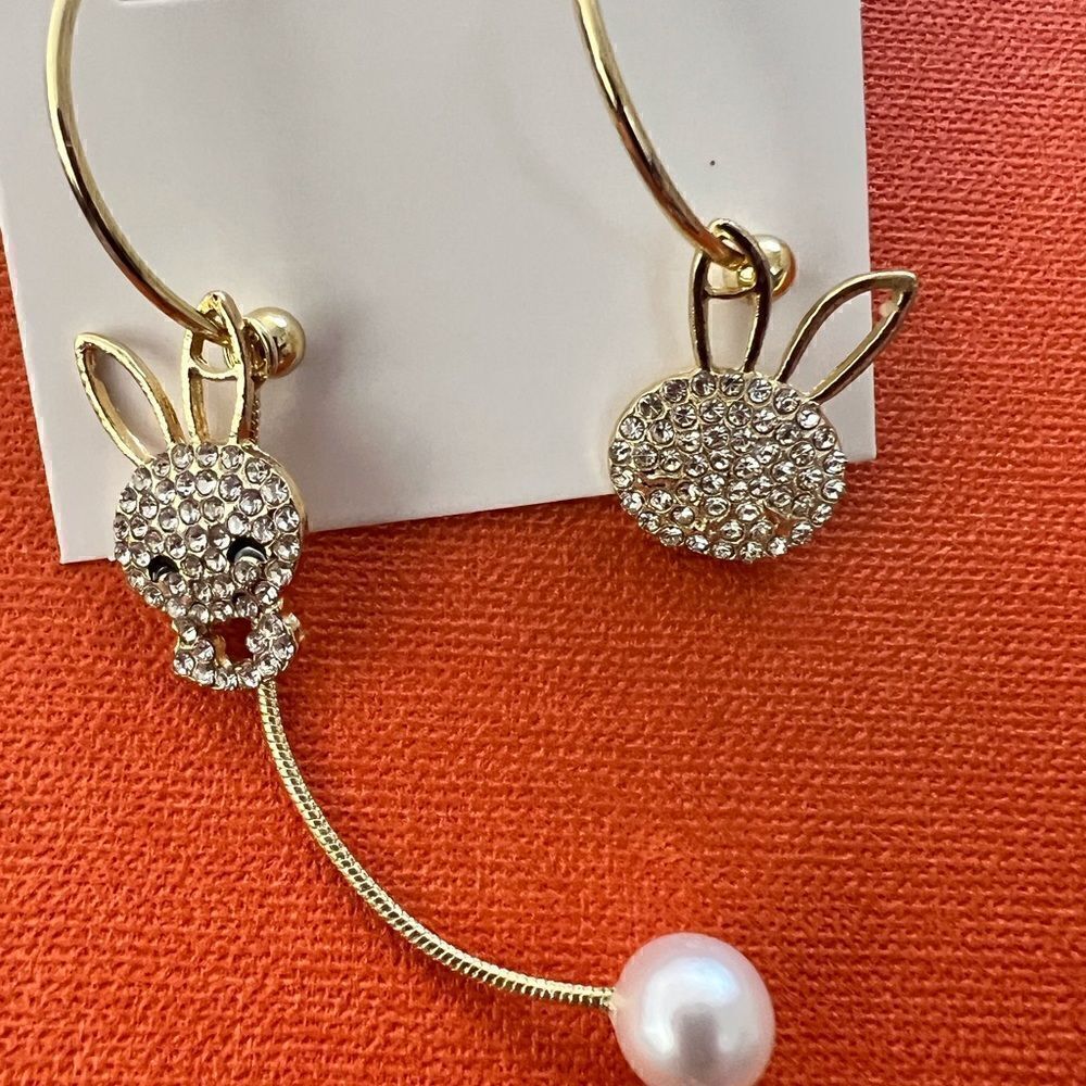 🐰 🎊🎊HP🎉🎉 Betsey Johnson mismatched dangle bunny earrings 🐰